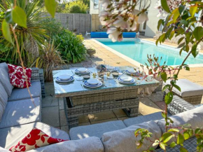 East Creek - dog friendly beachside home with pool in Ringstead
